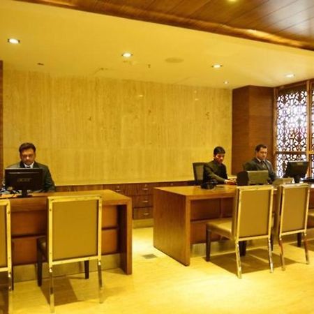 Capital O 9960 Hotel Grand Himayat Χιντεραμπάντ Εξωτερικό φωτογραφία