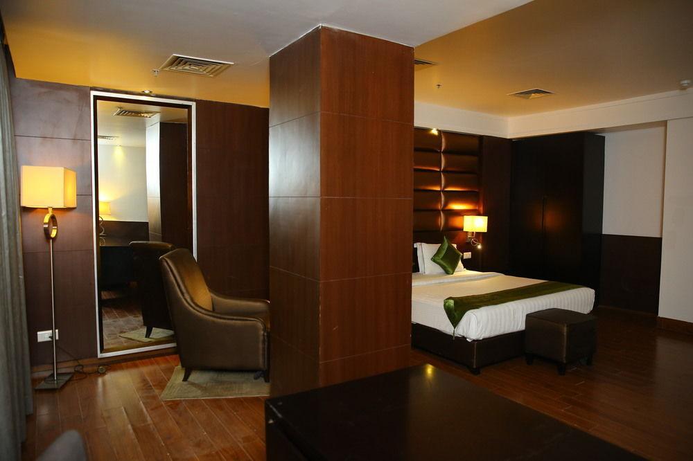 Capital O 9960 Hotel Grand Himayat Χιντεραμπάντ Εξωτερικό φωτογραφία