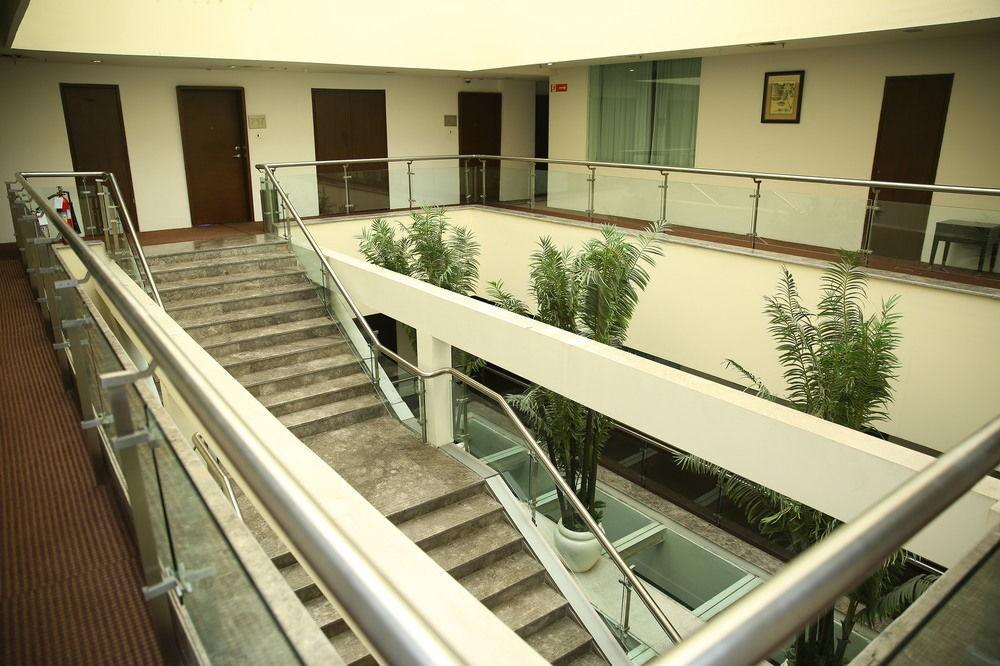 Capital O 9960 Hotel Grand Himayat Χιντεραμπάντ Εξωτερικό φωτογραφία