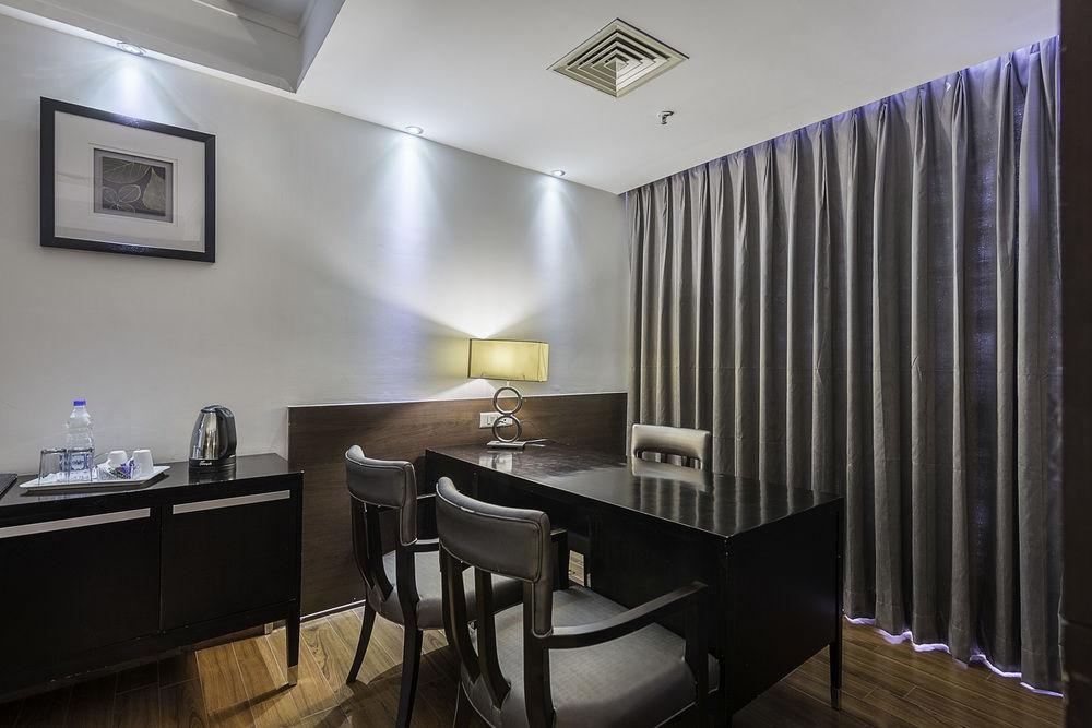 Capital O 9960 Hotel Grand Himayat Χιντεραμπάντ Εξωτερικό φωτογραφία