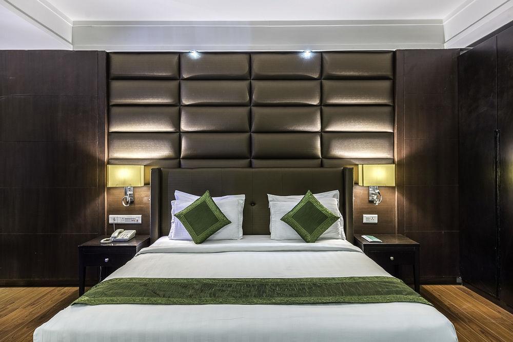Capital O 9960 Hotel Grand Himayat Χιντεραμπάντ Εξωτερικό φωτογραφία