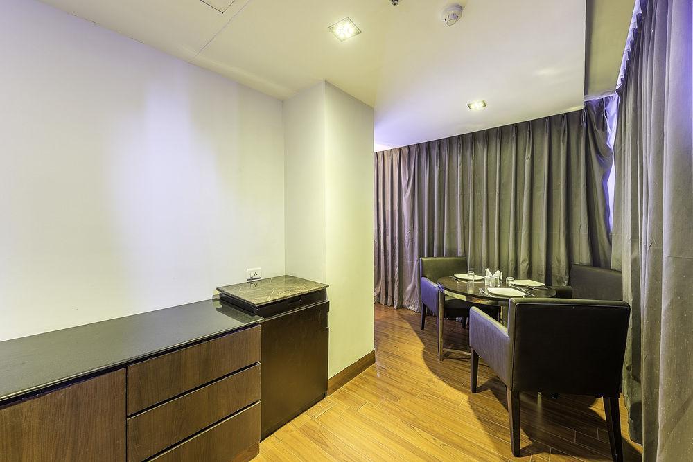 Capital O 9960 Hotel Grand Himayat Χιντεραμπάντ Εξωτερικό φωτογραφία