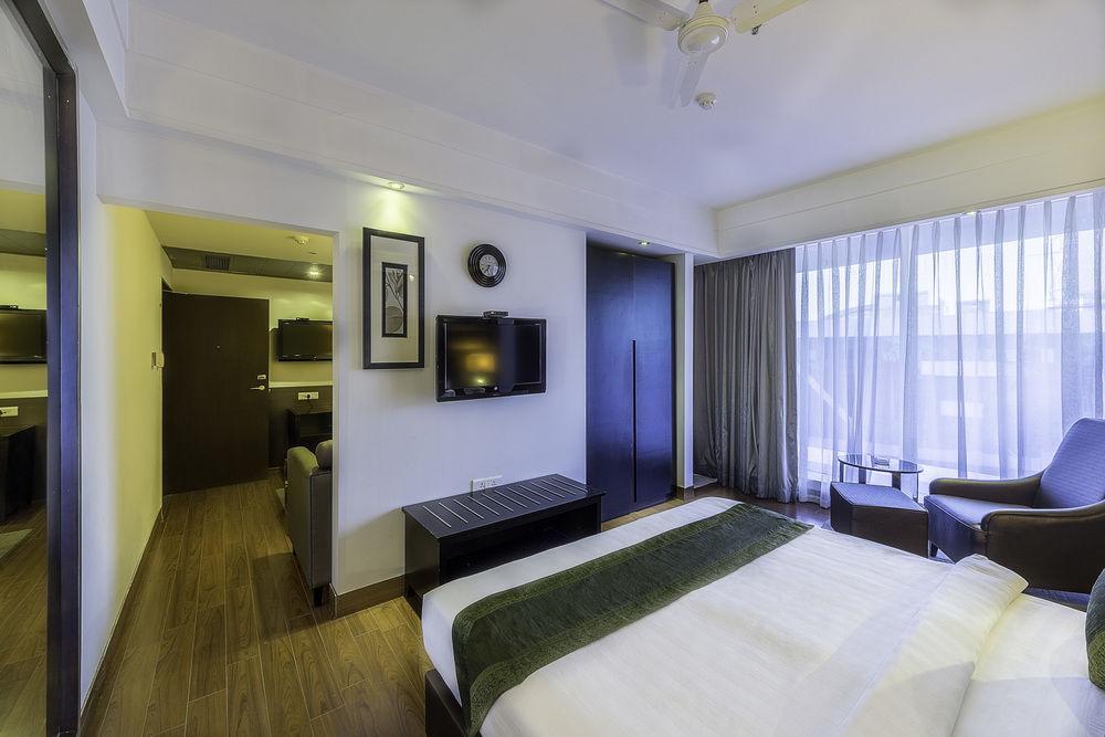 Capital O 9960 Hotel Grand Himayat Χιντεραμπάντ Εξωτερικό φωτογραφία