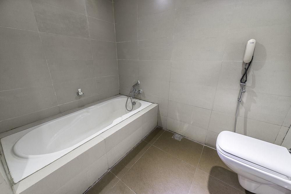 Capital O 9960 Hotel Grand Himayat Χιντεραμπάντ Εξωτερικό φωτογραφία