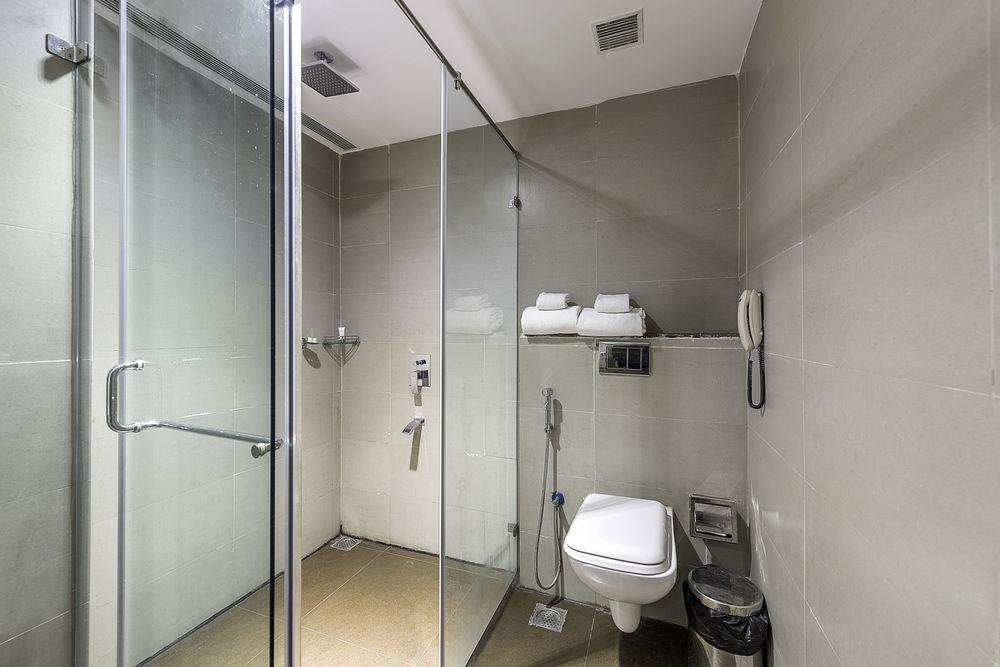 Capital O 9960 Hotel Grand Himayat Χιντεραμπάντ Εξωτερικό φωτογραφία