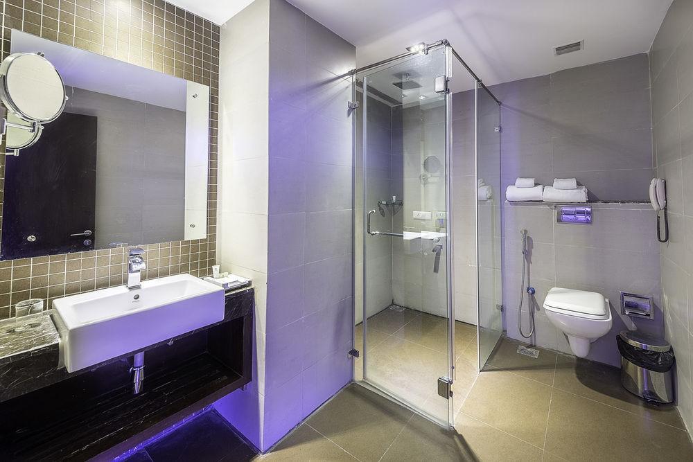Capital O 9960 Hotel Grand Himayat Χιντεραμπάντ Εξωτερικό φωτογραφία