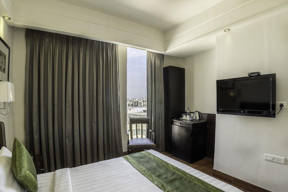 Capital O 9960 Hotel Grand Himayat Χιντεραμπάντ Εξωτερικό φωτογραφία