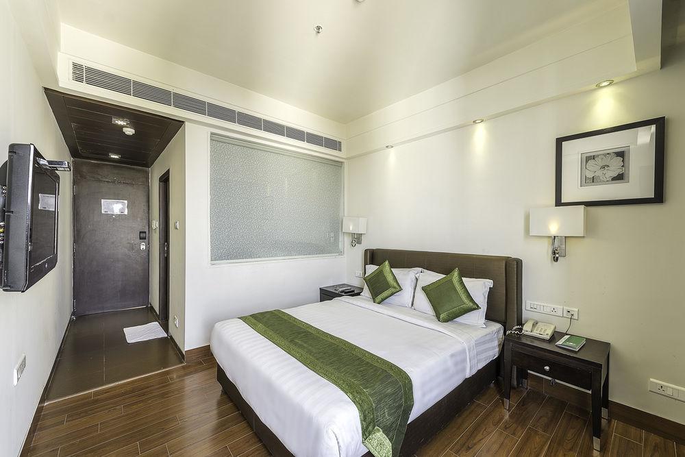 Capital O 9960 Hotel Grand Himayat Χιντεραμπάντ Εξωτερικό φωτογραφία