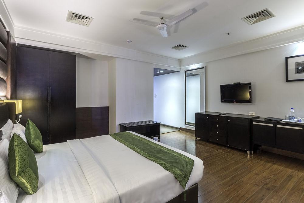 Capital O 9960 Hotel Grand Himayat Χιντεραμπάντ Εξωτερικό φωτογραφία