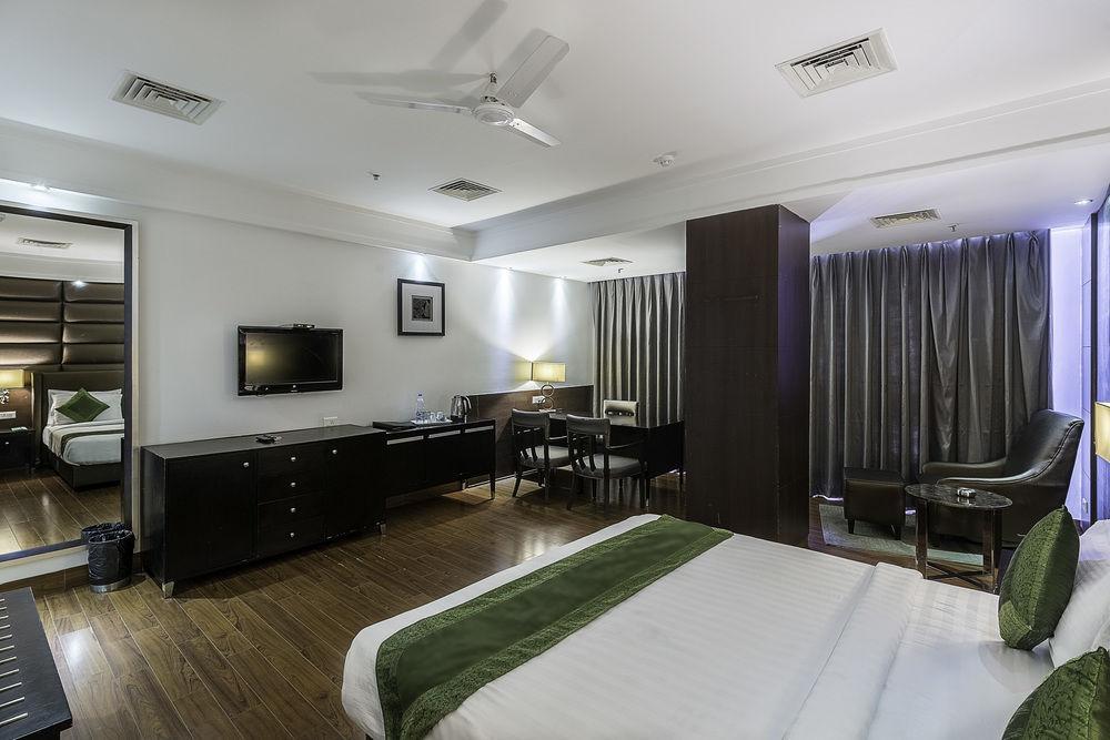 Capital O 9960 Hotel Grand Himayat Χιντεραμπάντ Εξωτερικό φωτογραφία