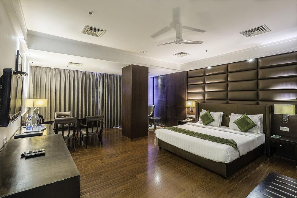 Capital O 9960 Hotel Grand Himayat Χιντεραμπάντ Εξωτερικό φωτογραφία