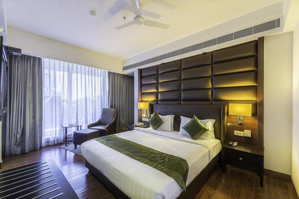 Capital O 9960 Hotel Grand Himayat Χιντεραμπάντ Εξωτερικό φωτογραφία