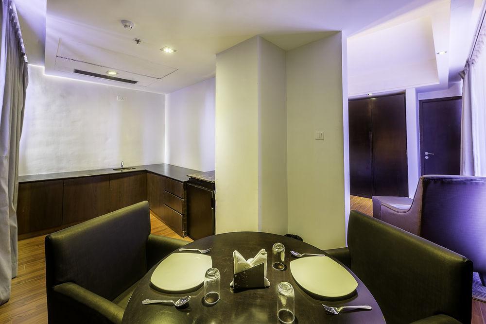 Capital O 9960 Hotel Grand Himayat Χιντεραμπάντ Εξωτερικό φωτογραφία