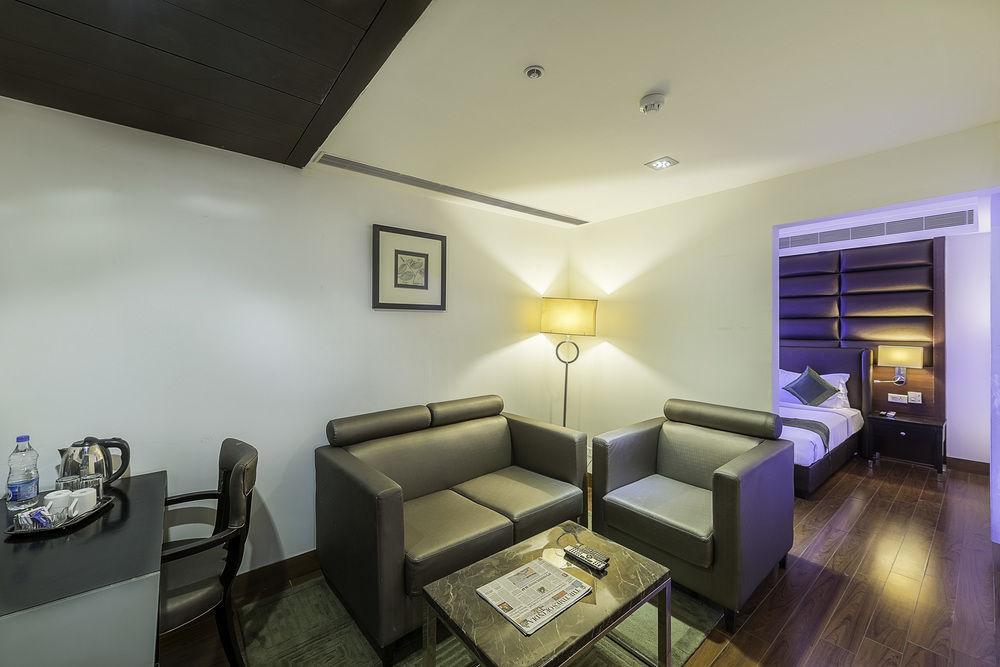 Capital O 9960 Hotel Grand Himayat Χιντεραμπάντ Εξωτερικό φωτογραφία