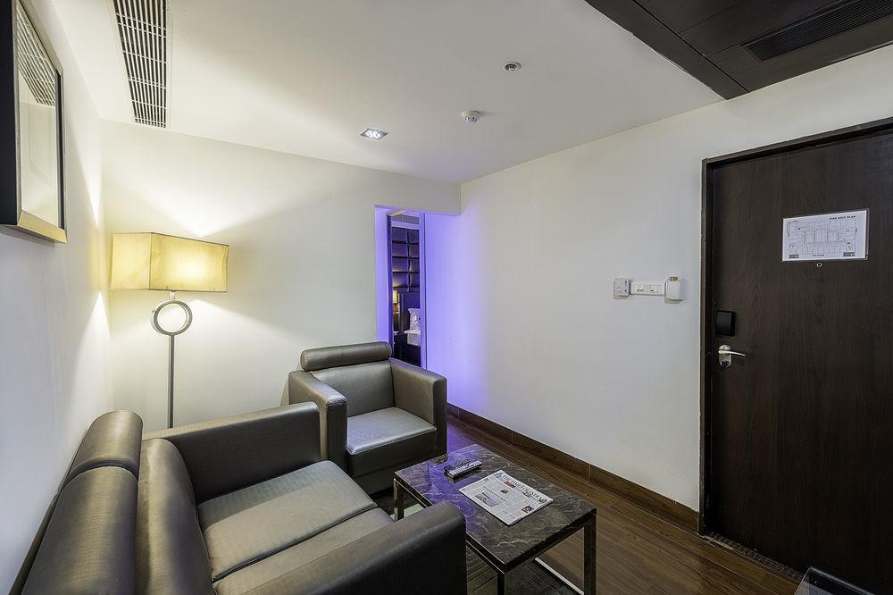 Capital O 9960 Hotel Grand Himayat Χιντεραμπάντ Εξωτερικό φωτογραφία