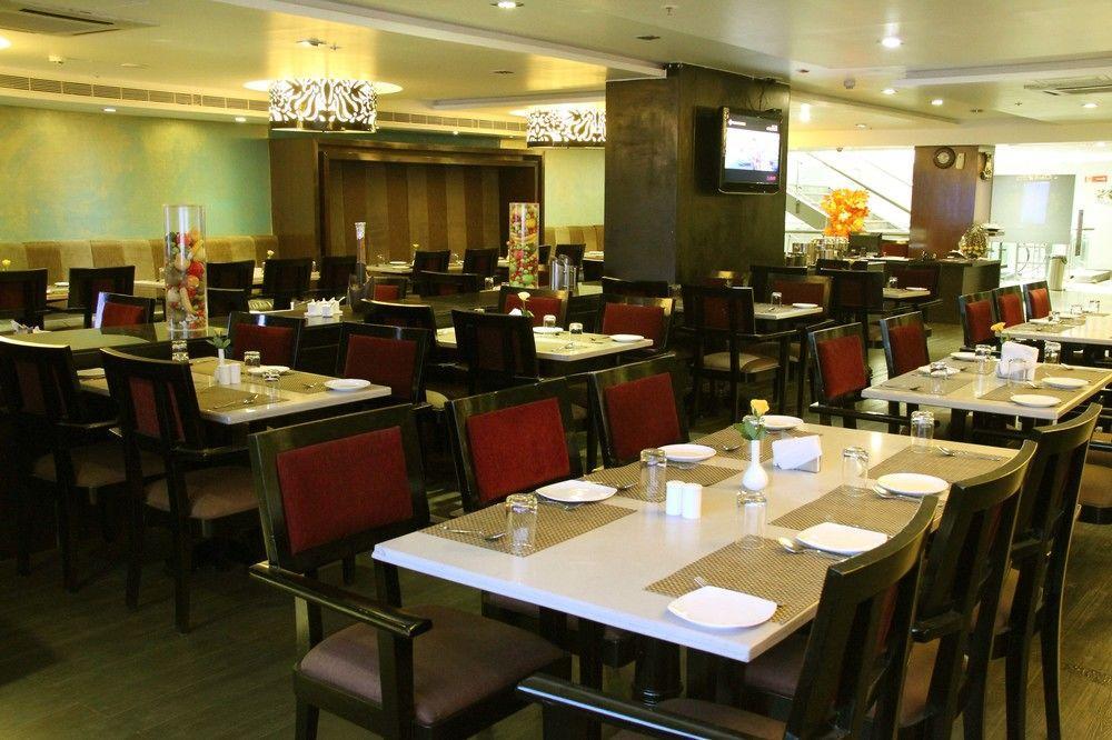 Capital O 9960 Hotel Grand Himayat Χιντεραμπάντ Εξωτερικό φωτογραφία