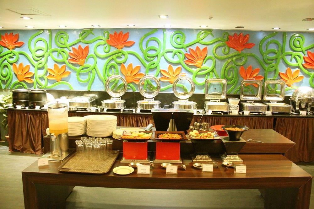 Capital O 9960 Hotel Grand Himayat Χιντεραμπάντ Εξωτερικό φωτογραφία