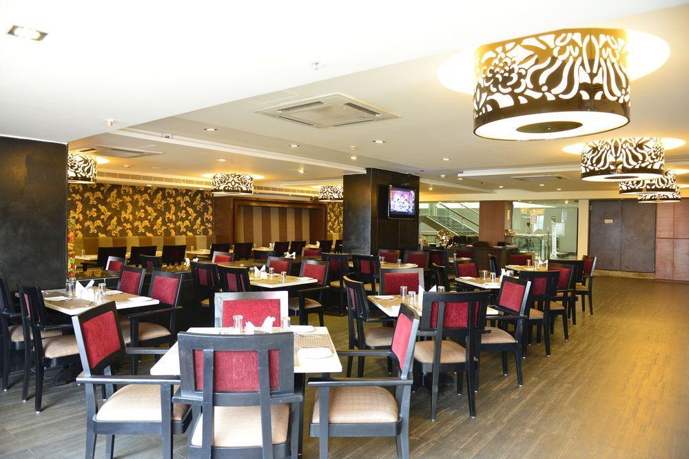 Capital O 9960 Hotel Grand Himayat Χιντεραμπάντ Εξωτερικό φωτογραφία