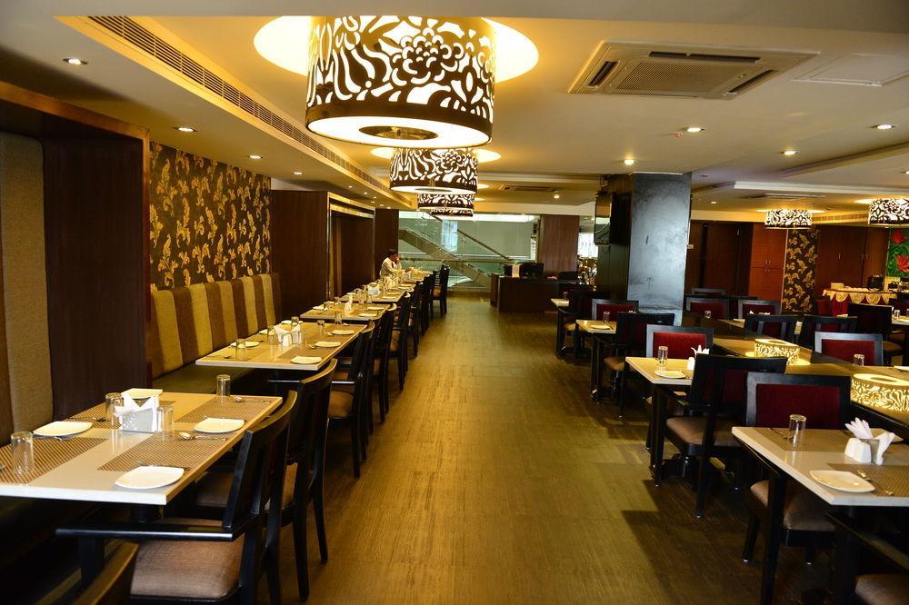 Capital O 9960 Hotel Grand Himayat Χιντεραμπάντ Εξωτερικό φωτογραφία