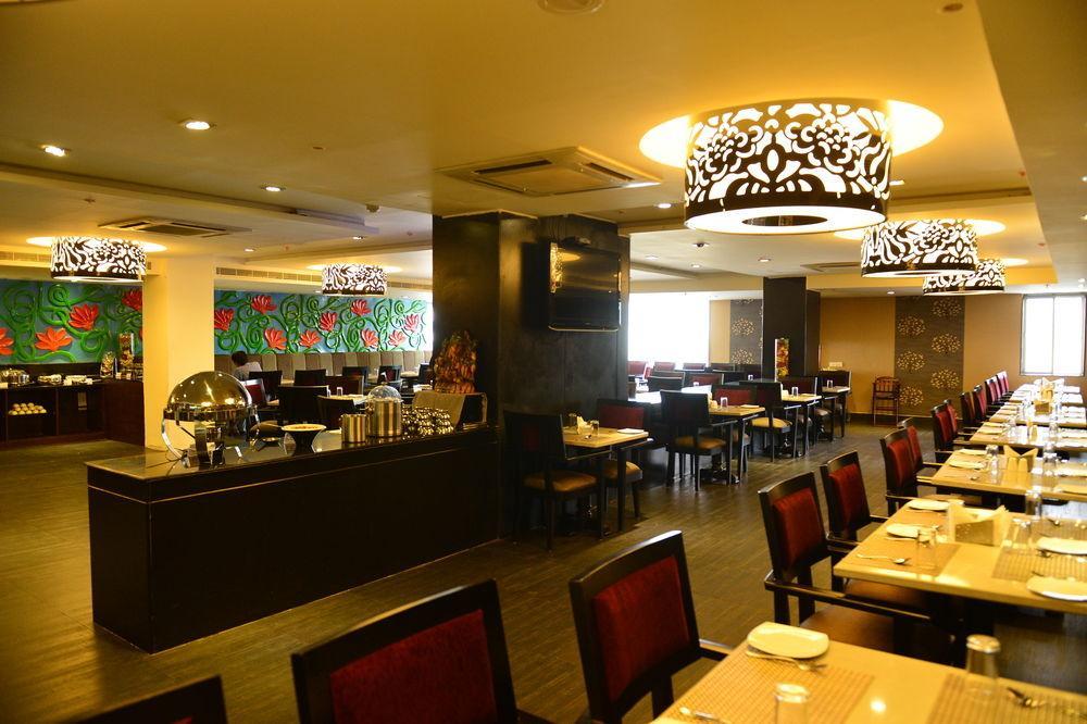Capital O 9960 Hotel Grand Himayat Χιντεραμπάντ Εξωτερικό φωτογραφία