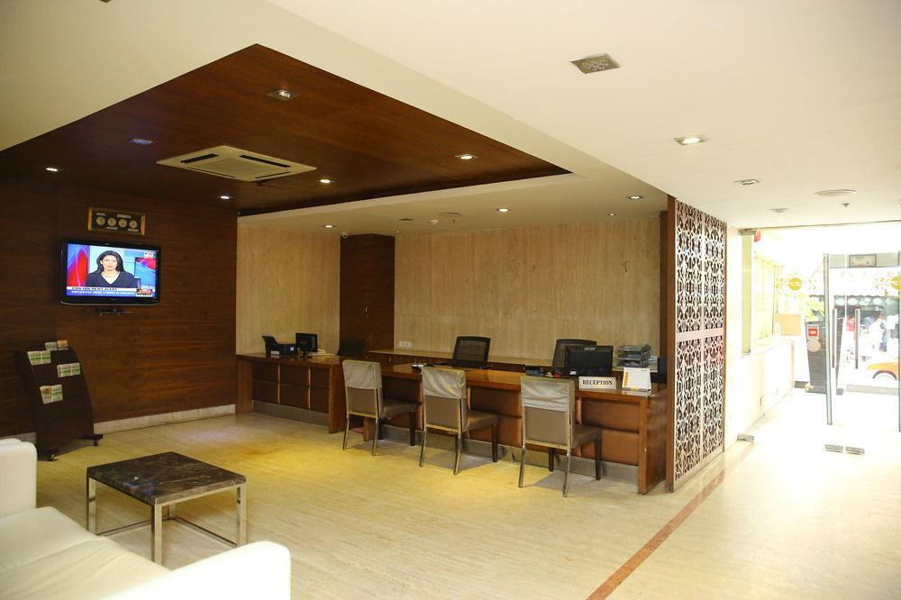 Capital O 9960 Hotel Grand Himayat Χιντεραμπάντ Εξωτερικό φωτογραφία