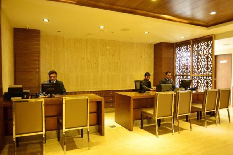 Capital O 9960 Hotel Grand Himayat Χιντεραμπάντ Εξωτερικό φωτογραφία