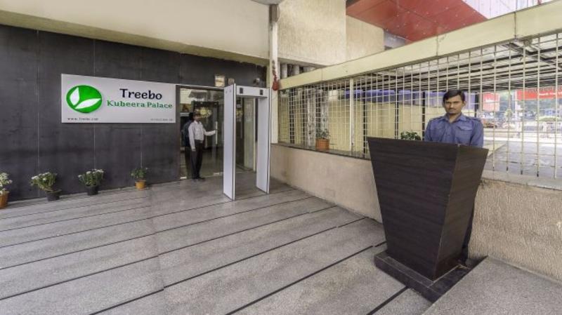 Capital O 9960 Hotel Grand Himayat Χιντεραμπάντ Εξωτερικό φωτογραφία