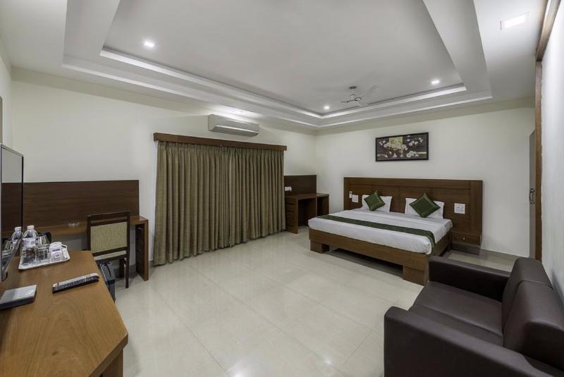 Capital O 9960 Hotel Grand Himayat Χιντεραμπάντ Εξωτερικό φωτογραφία