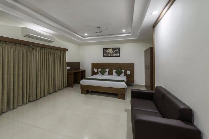Capital O 9960 Hotel Grand Himayat Χιντεραμπάντ Εξωτερικό φωτογραφία