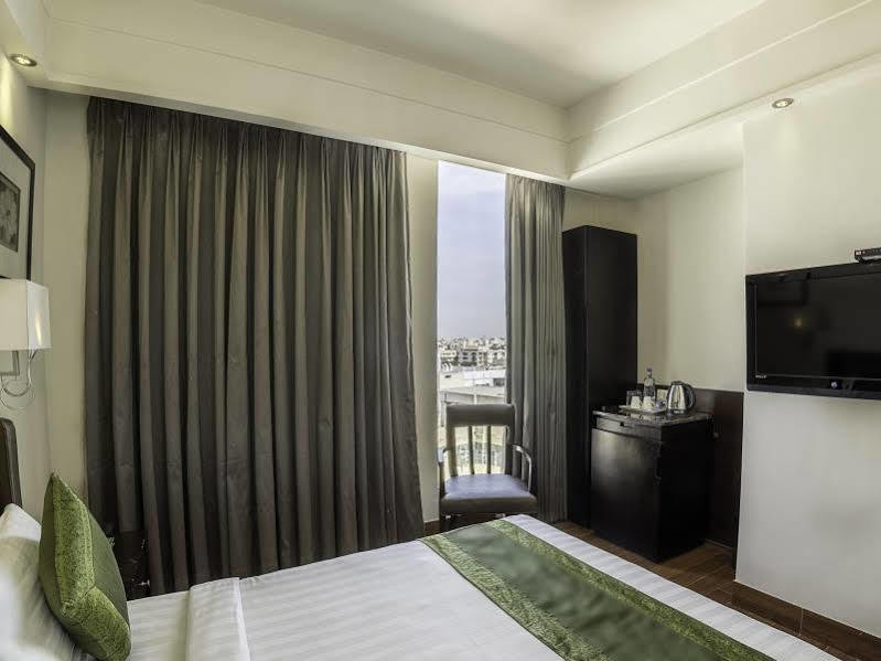 Capital O 9960 Hotel Grand Himayat Χιντεραμπάντ Εξωτερικό φωτογραφία